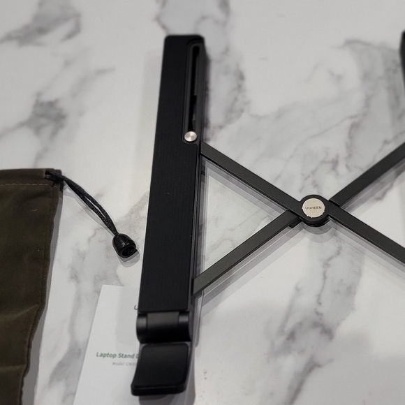 UGREEN 5-in-1 USB-C Laptop Adapter & Stand Docking Station HDMI/USB-A/SD/TF - Picture 7 of 10